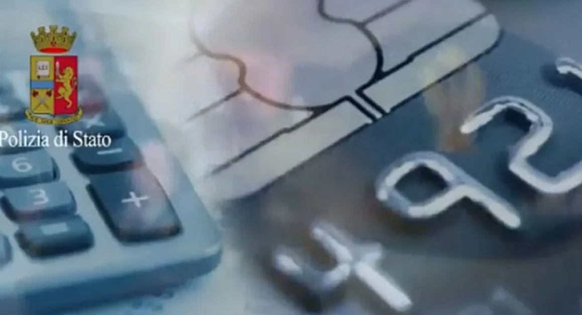 Truffe on line sulle assicurazioni auto: a Napoli l'associazione a delinquere. Dodici persone indagate