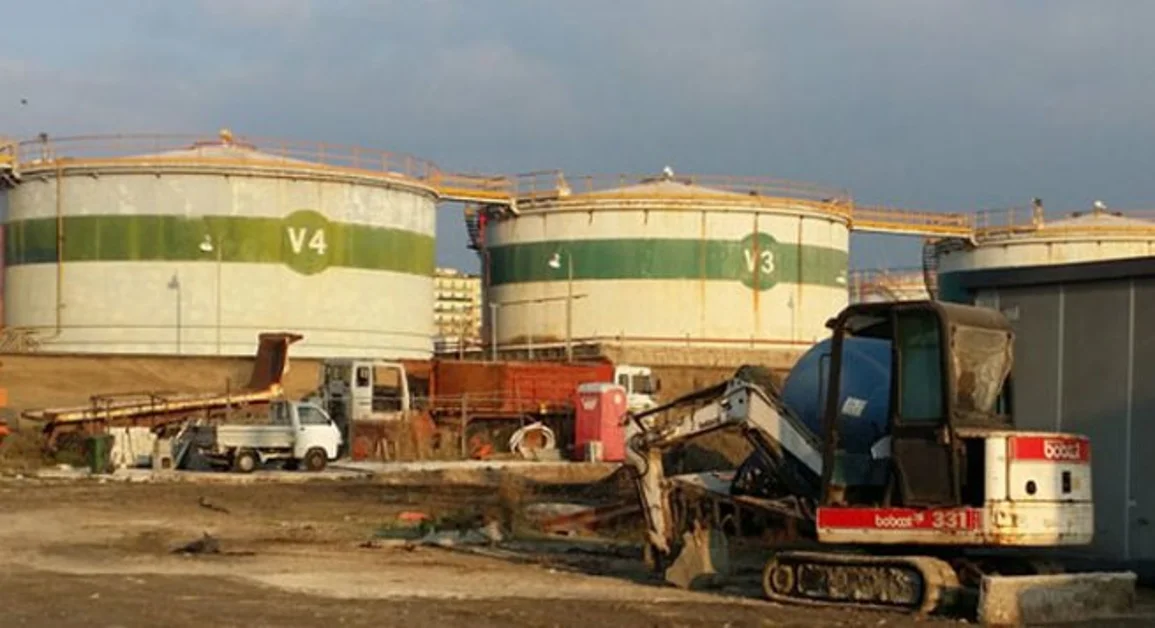 Torre Annunziata - Cisterne nel porto, brindisi di fine anno del Comitato Salera