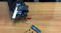 Cercola/Somma Vesuviana - Gira con una pistola carica per la città, arrestato. In manette anche il proprietario dell'arma