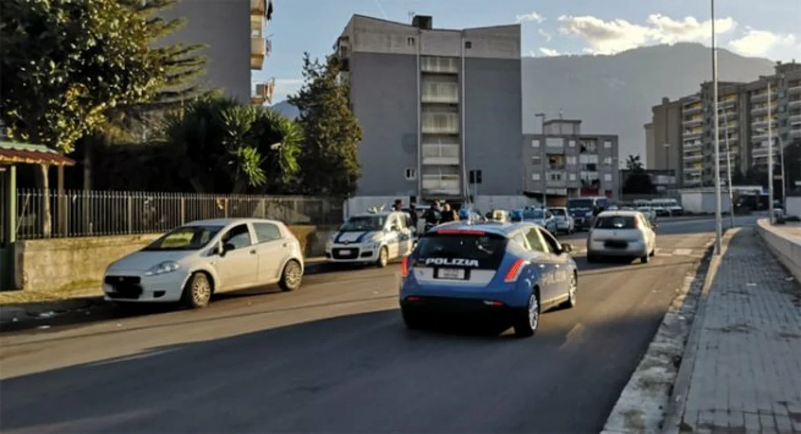 Castellammare - Rione Savorito sotto assedio, maxi blitz della Polizia