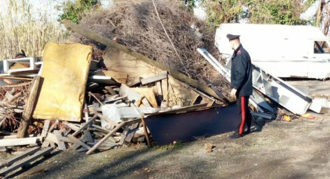 San Sebastiano al Vesuvio (NA) - Sversamento di rifiuti in area del Parco del Vesuvio
