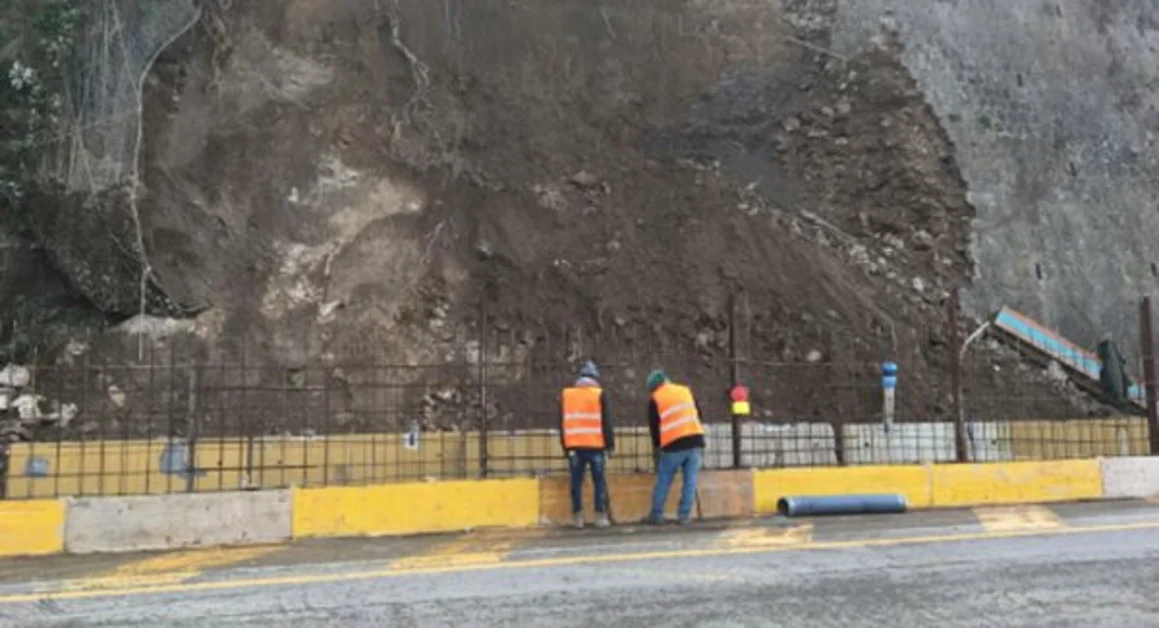 Ancora chiusa la Litoranea Casamicciola-Lacco Ameno. Niente scuola anche martedì 29 gennaio