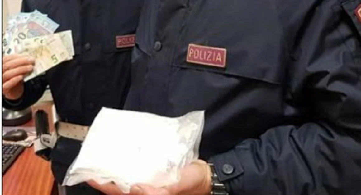 Napoli - Spacciava cocaina in Stazione Centrale, arrestato pusher
