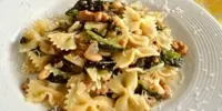 Farfalle con scarola e salsiccia 