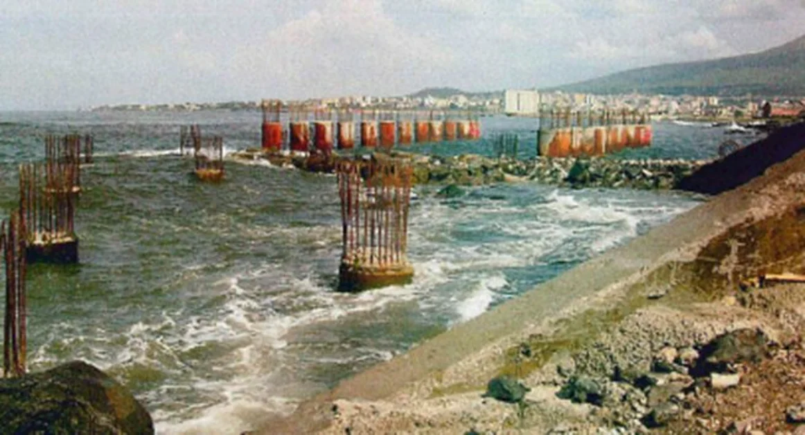 Torre Annunziata - Interdetto per motivi di sicurezza tratto di mare delle Sette Scogliere a Rovigliano