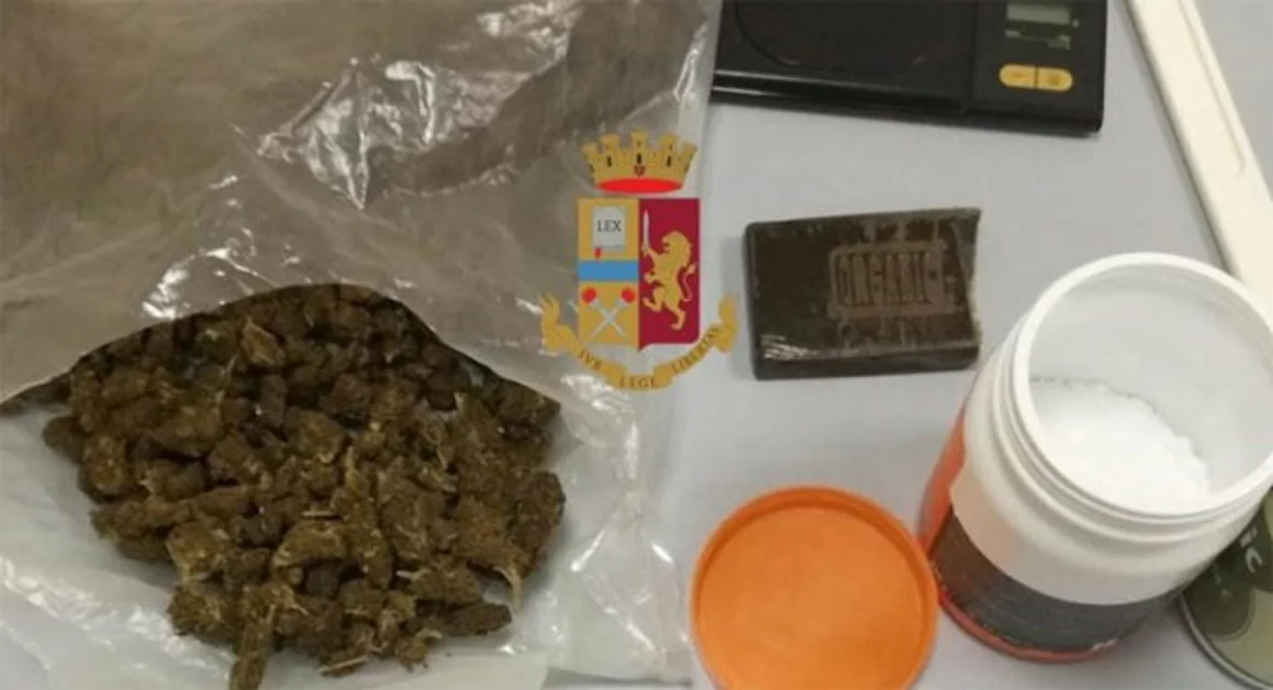 Napoli - Droga in casa e nel box, il cane-poliziotto fa arrestare 59enne