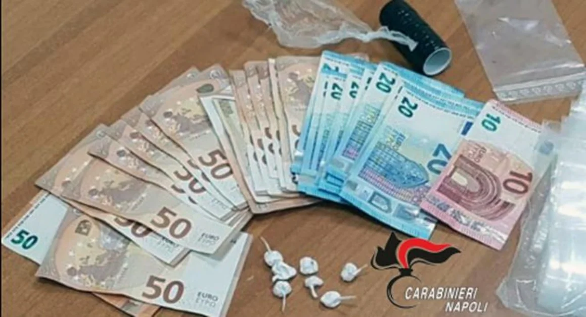 Gragnano - Sullo scooter sfugge a controllo dei carabinieri, inseguito e arrestato: in manette 25enne di Pompei