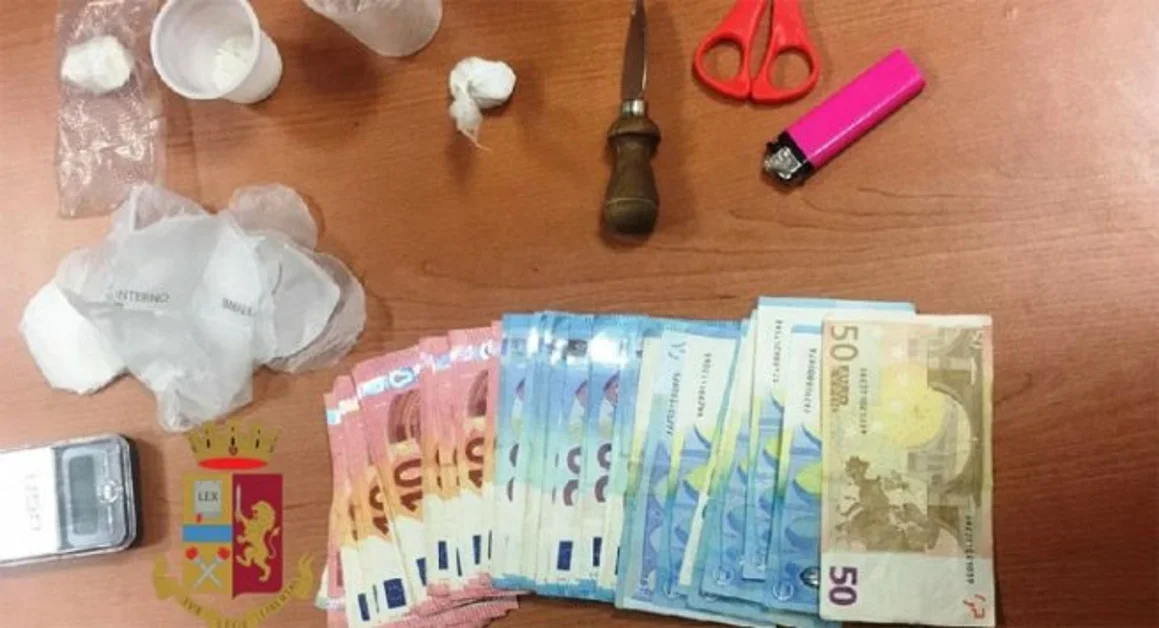 Caivano (NA) - Espugnata la "fortezza" dello spaccio, arrestati due pusher