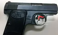 Napoli - Pistola carica e con matricola punzonata in casa, arrestato