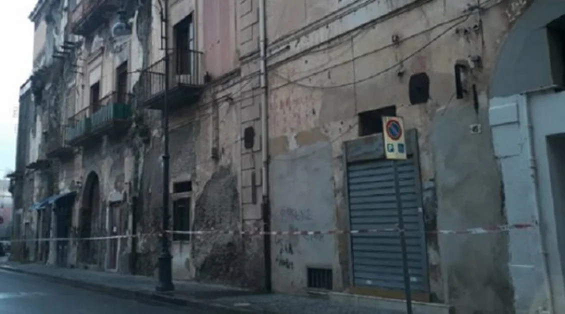 Torre Annunziata - Sopralluogo al Quadrilatero delle Carceri: 12 fabbricati a rischio crolli