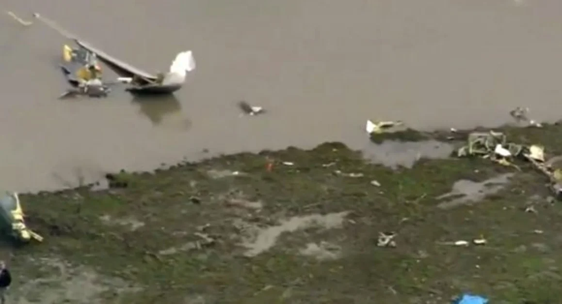 Usa: aereo cargo di Amazon precipita nella baia di Houston