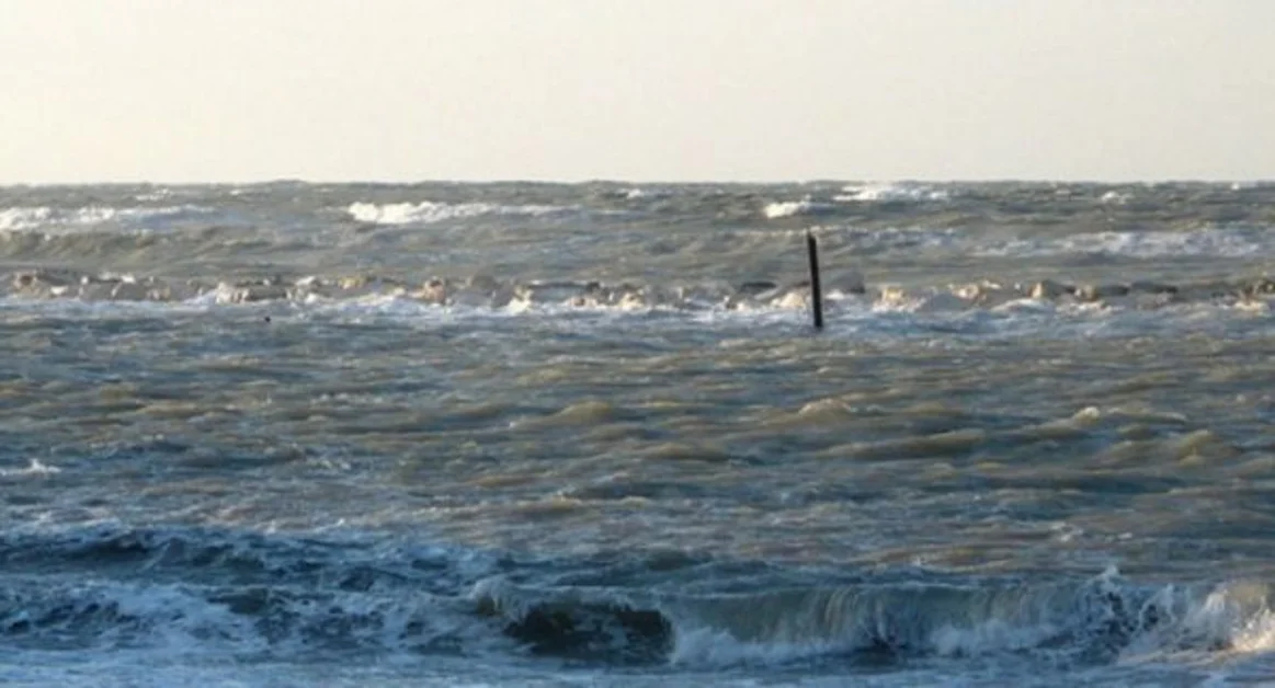 Tre giovani catanesi dispersi in mare, la loro auto travolta da un'onda anomala