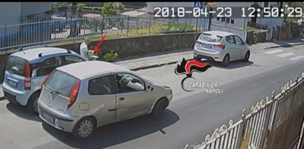 Torre del Greco - Furto e tentato furto di autoradio da vetture in sosta, due arresti