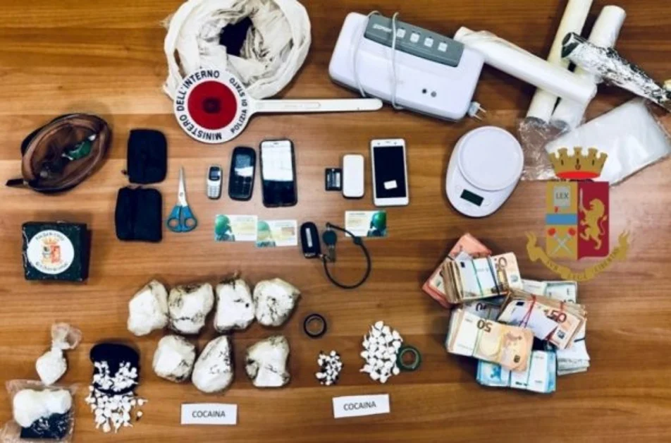 Cercola - Arrestata coppia di pusher, sequestrato un chilo di cocaina