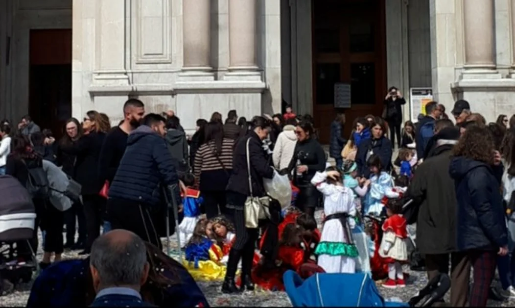 Pompei - Il Carnevale festeggiato sul sagrato del Santuario