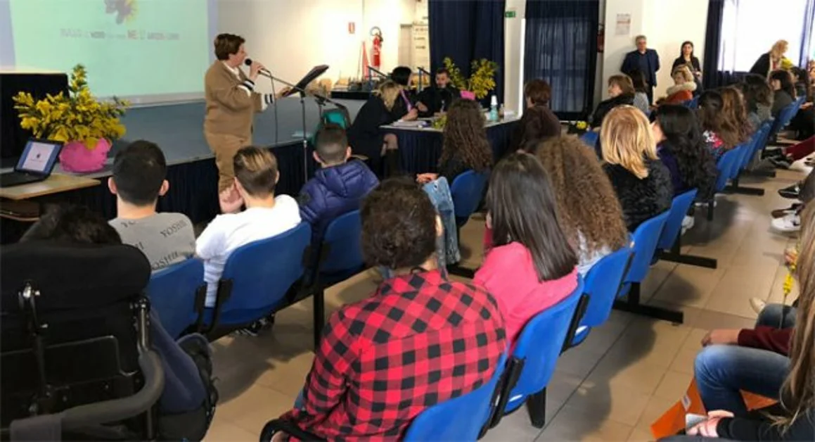 Poggiomarino - All'istituto "Da Vinci" dibattito su "Bullismo e cyberbullismo"