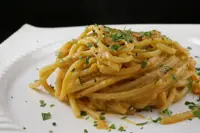 Sugo veloce: tonno, cipolle e olive 