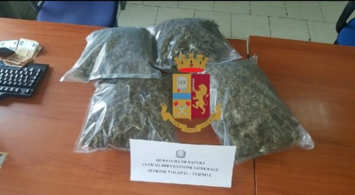 Napoli - Trovato in possesso di 6 kg di droga, arrestato