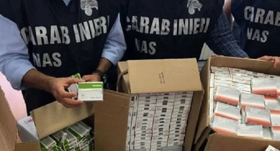 Indagato per ricettazione di medicinali rubati, arrestato farmacista di Napoli