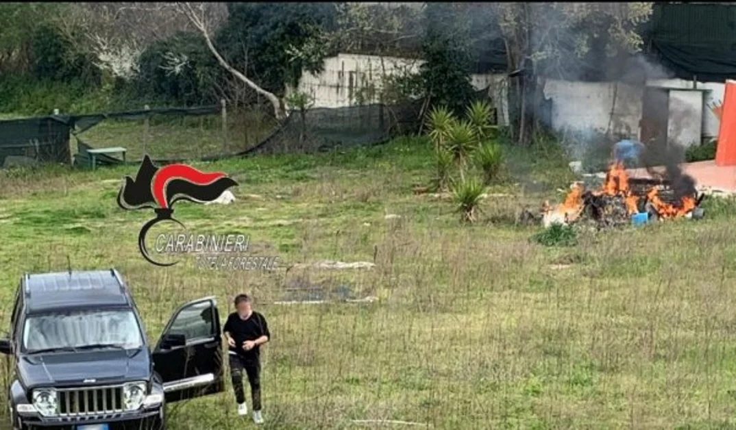 Sant'Anastasia - Sorpreso a bruciare rifiuti, arrestato 55enne