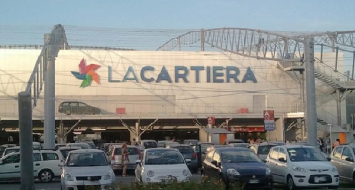 Ruba scooter al Centro Commerciale La Cartiera di Pompei, denunciato pregiudicato di Torre Annunziata