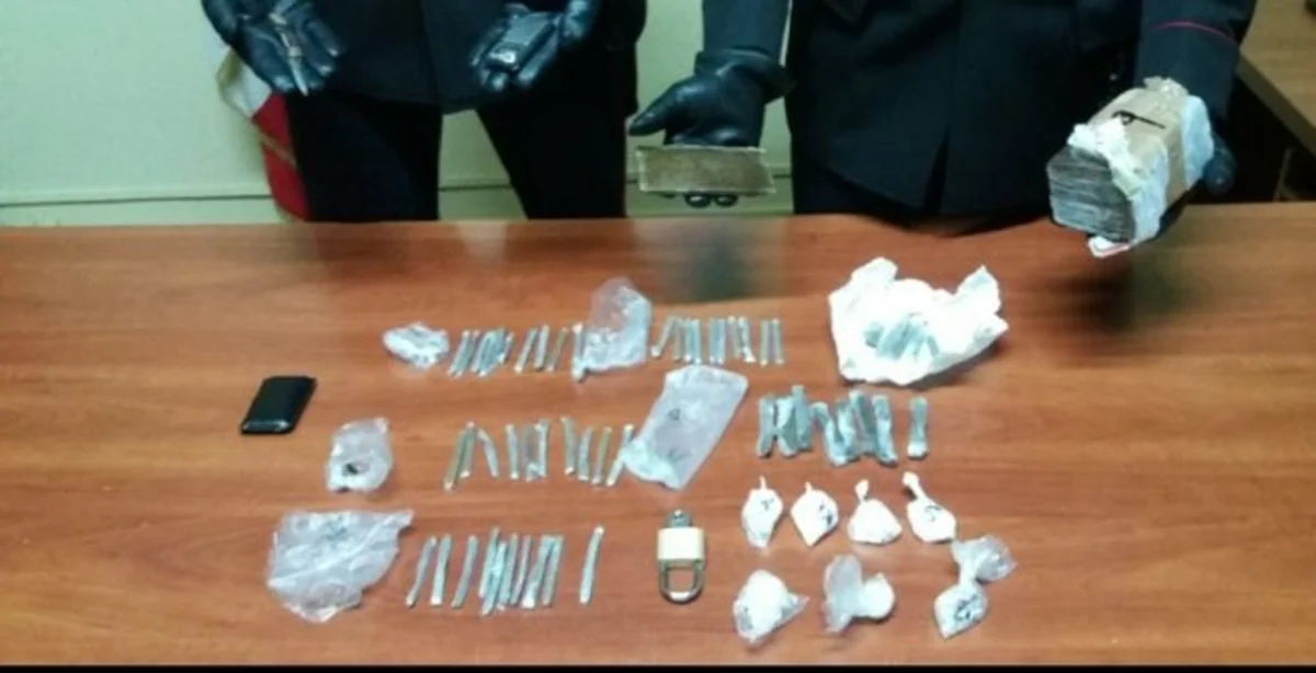 Ercolano - Oltre un chilo di droga in casa, arrestata pusher