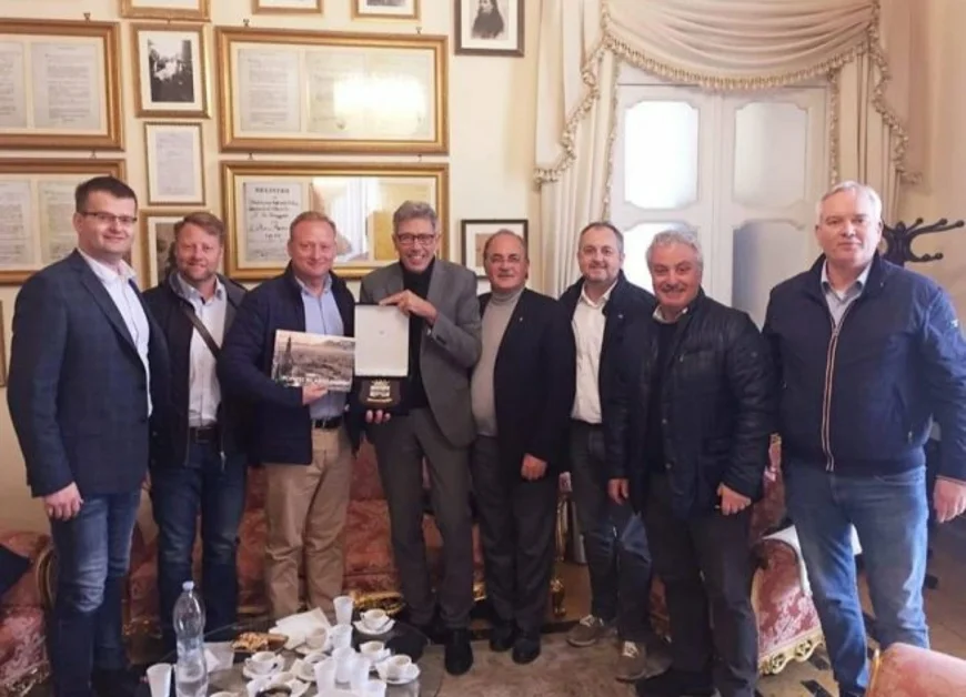 Pompei - Ruota panoramica nei pressi degli Scavi, l'alt del ministro Bonisoli 