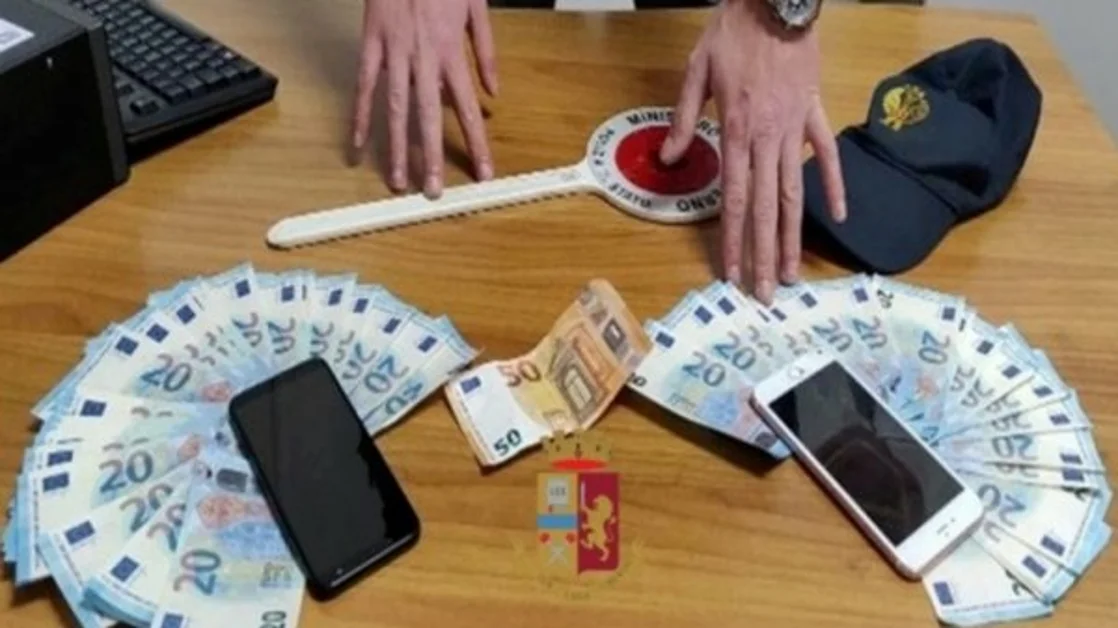 Ischia (NA) - Sorpresi con 2mila euro falsi, denunciati due 19enni