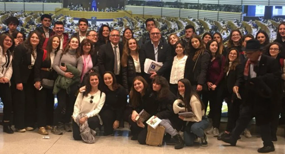 Il liceo Pitagora-Croce di Torre Annunziata al Parlamento Europeo per parlare del Sarno
