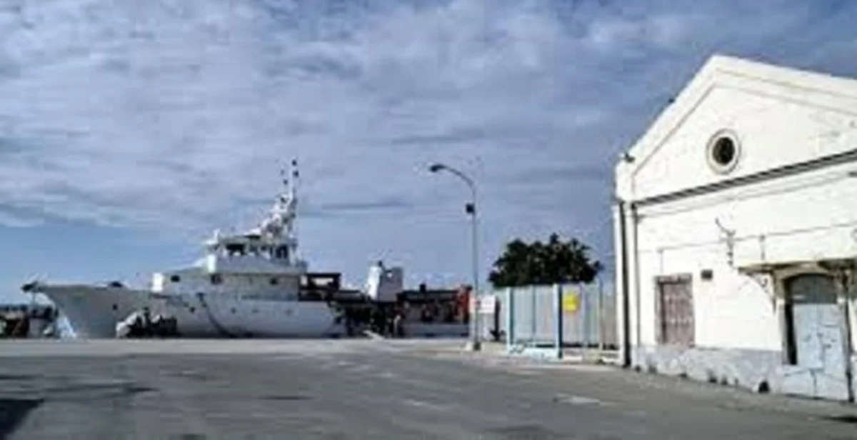 Torre Annunziata - Cantiere nautico: scarichi in mare non autorizzati, sequestrate opere abusive