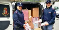 Napoli - Arrestata 24enne, guidava un furgone carico di sigarette di contrabbando