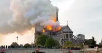 Violento incendio nella cattedrale Notre-Dame di Parigi