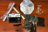 Napoli - Cinque arresti per droga eseguiti dalla Polizia