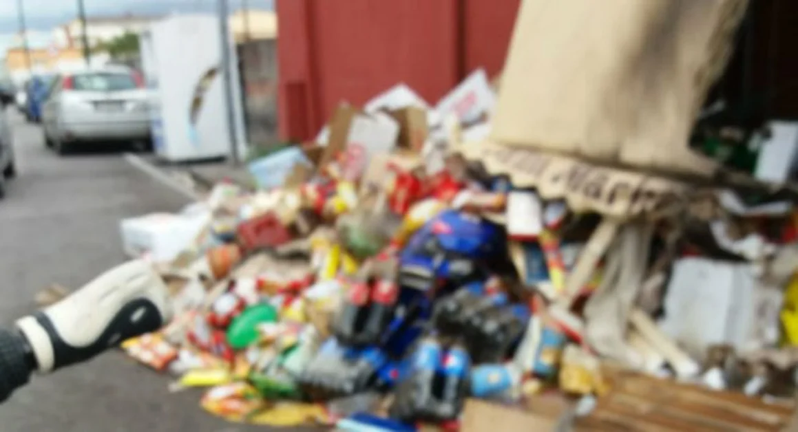 Torre Annunziata - Negozio in fiamme in via Carminiello, la titolare: "Non riapriremo"