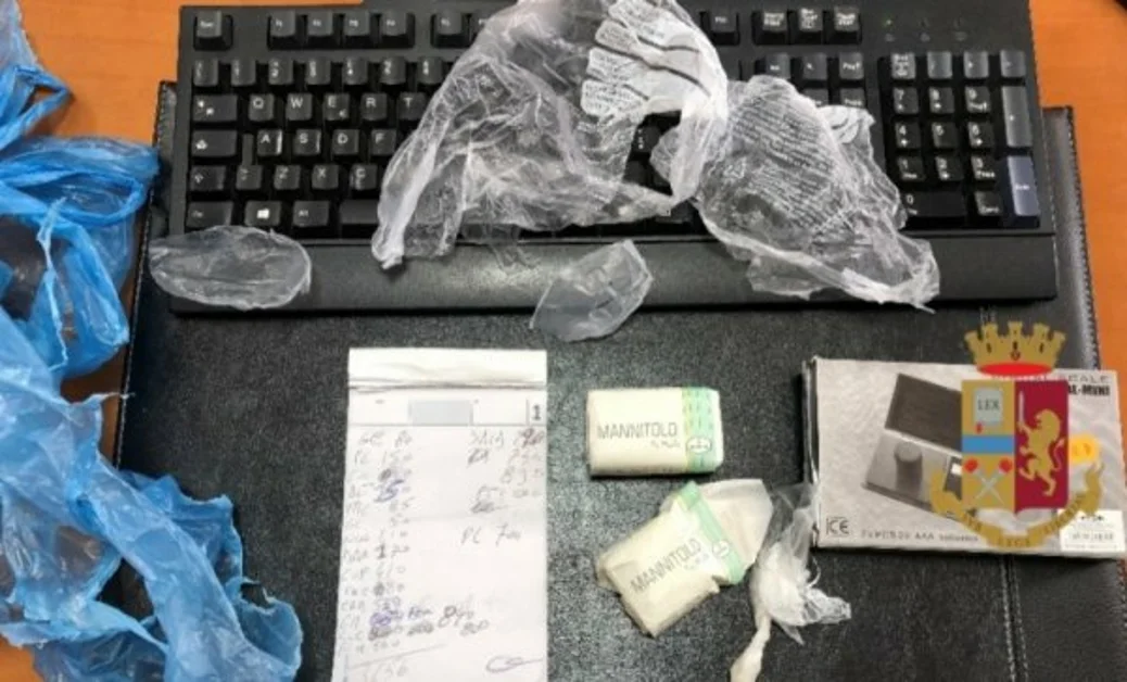 Torre del Greco/Portici - Polizia arresta due spacciatori. Uno era ai domiciliari