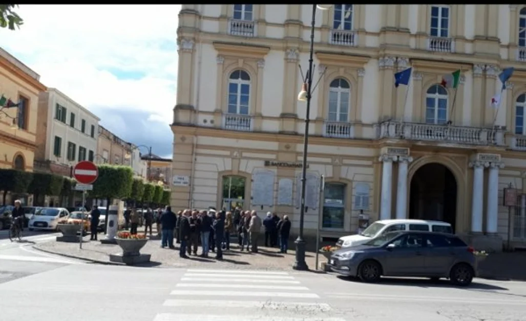 Pompei - Flash mob su progetto EAV. La senatrice Virginia La Mura annuncia interrogazione