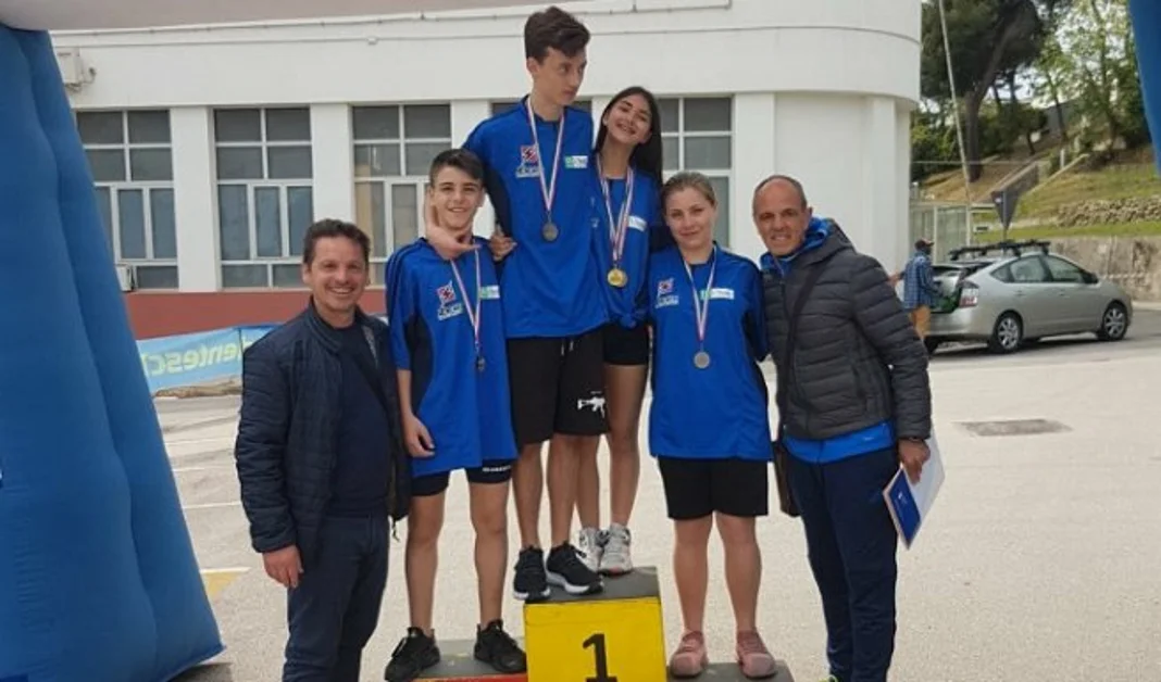 Torre Annunziata - Giochi studenteschi regionali, la "Pascoli" porta a casa due primi posti