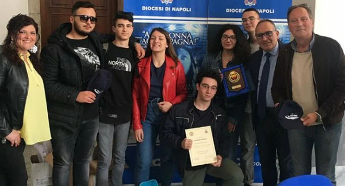 Torre Annunziata - Campagna «‘A Maronna t’accumpagna… », riconoscimento per il liceo Pitagora-Croce