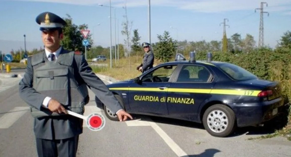 Nola - Le Fiamme gialle sequestrano oltre 2 tonnellate di sigarette di contrabbando