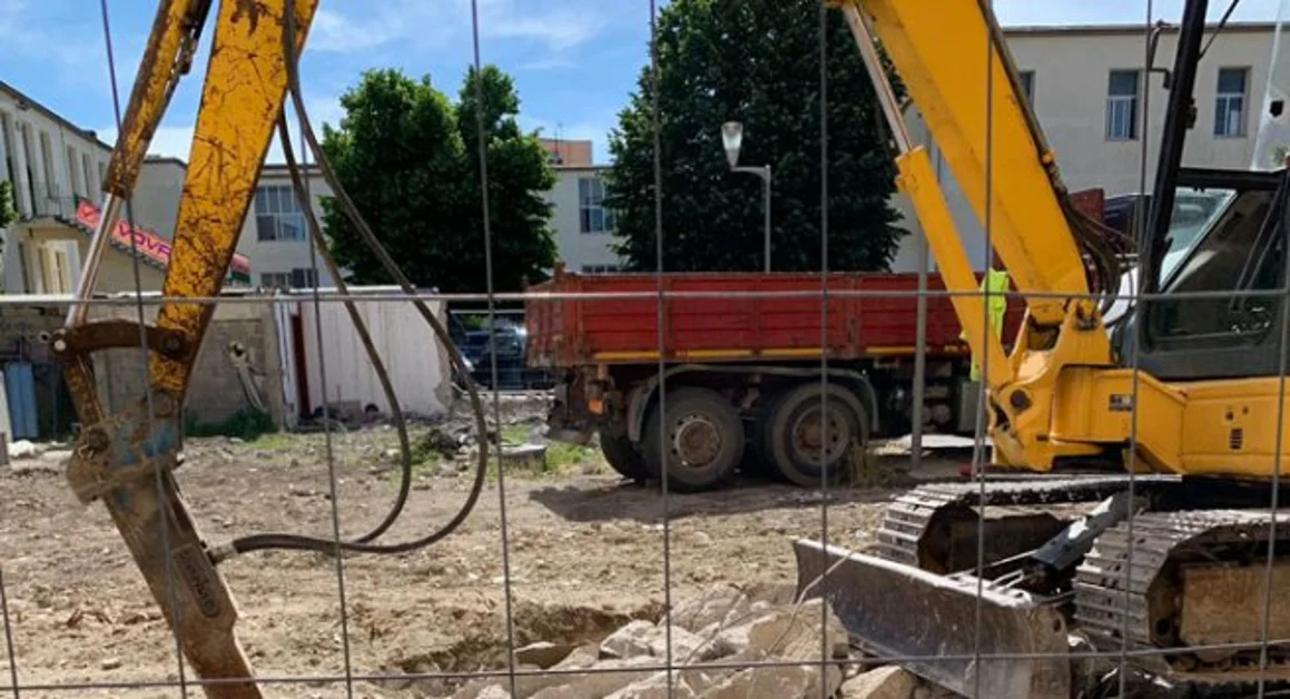 Pompei - Ripresi i lavori di riqualificazione di piazza Schettini