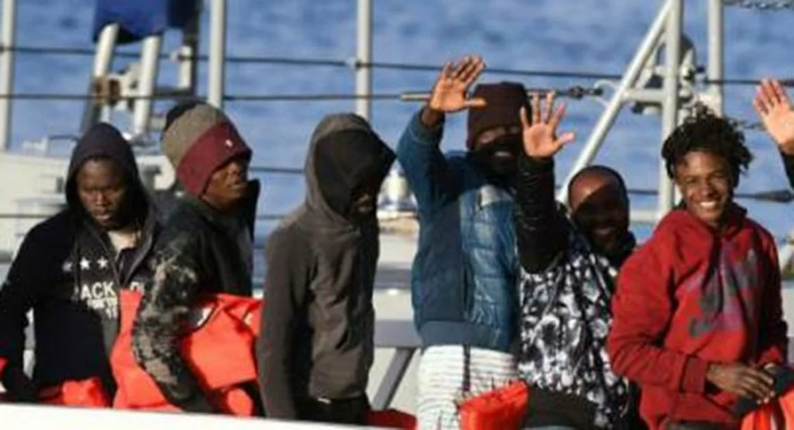 Migranti, la Sea Watch entra nelle acque italiane, violato il divieto di Salvini