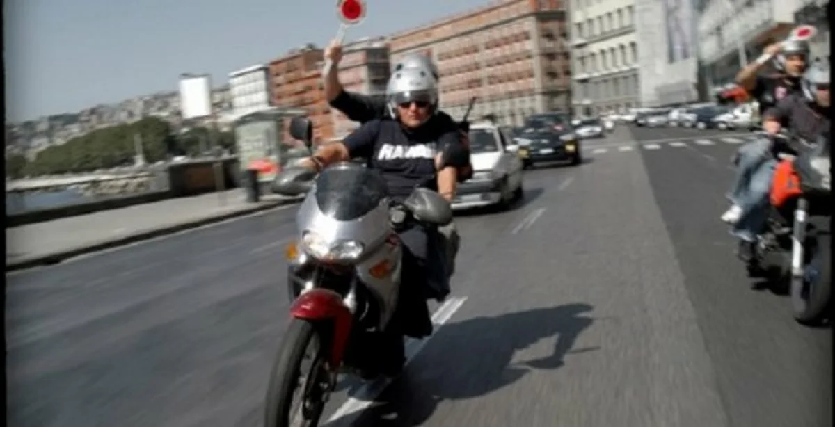 Napoli - Movida Chiaia, serrati controlli della Polizia di Stato ai baretti, arrestato un giovane