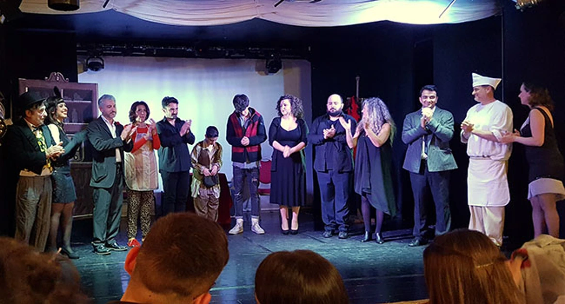 Napoli - «Terra mia», viaggio intenso nel ventre della storia partenopea