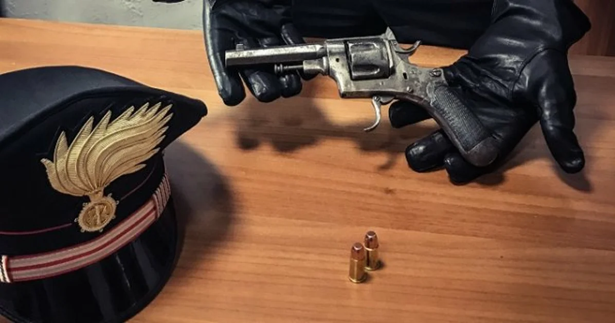 Torre Annunziata - Quartiere Penniniello, carabinieri sequestrano arma carica 