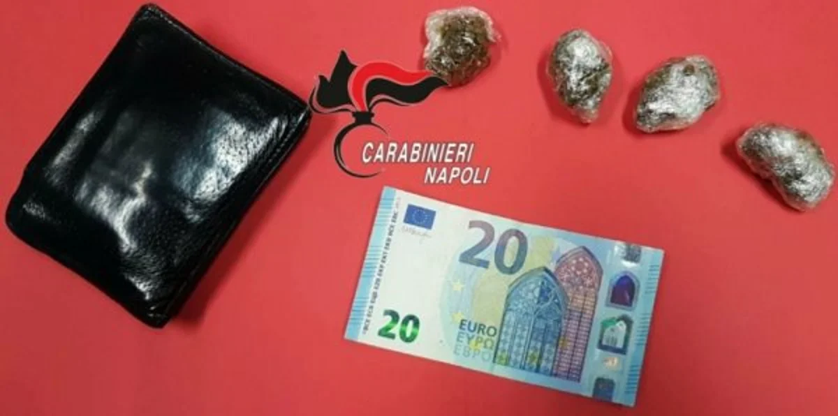 Boscoreale - Spaccio di droga in Piazza Vargas, arrestato pusher