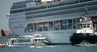 Scontro a Venezia tra una nave della MSC Crociere e un battello gran turismo