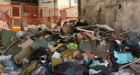 Torre Annunziata - Arcate borboniche sempre più discariche di rifiuti. Di chi la colpa?