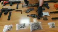 Pozzuoli (NA) - Un arsenale nel garage, arrestato 49enne