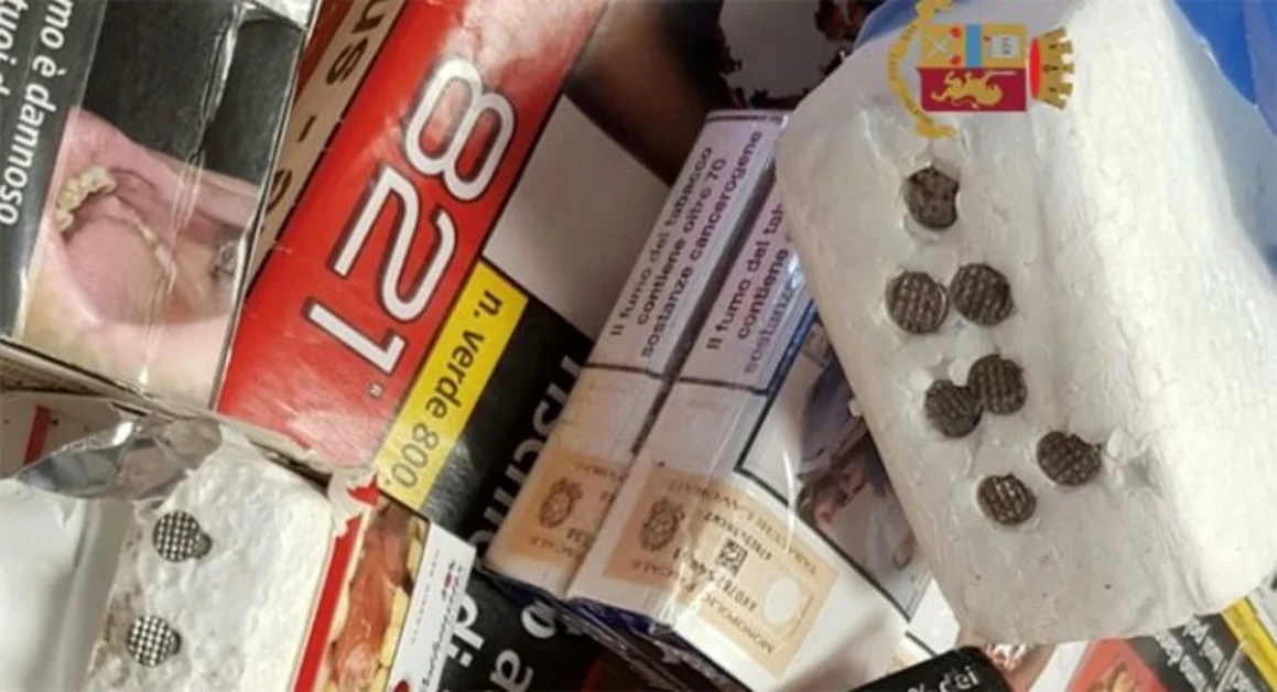 Napoli - Stecche di sigarette fatte con polistirolo e chiodi, arrestati due truffatori