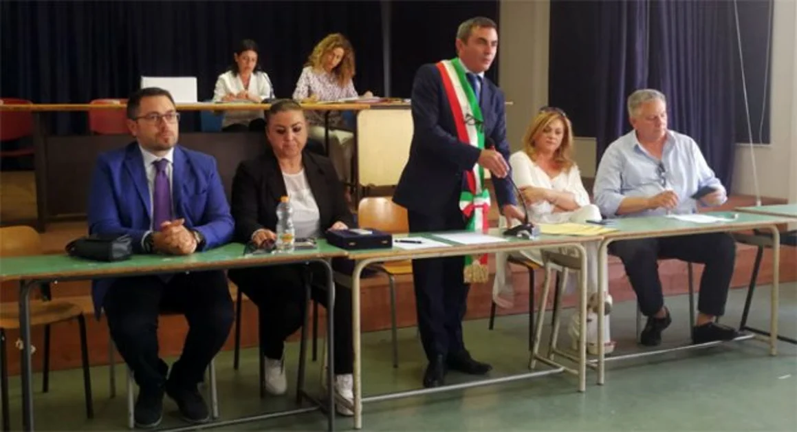 Trecase - Il sindaco Raffaele De Luca presenta la nuova giunta